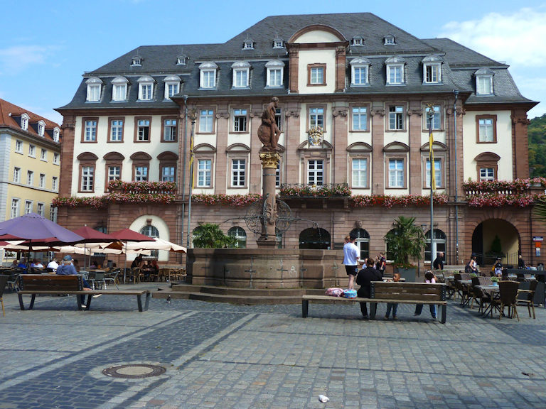 Rathaus am Karlsplatz